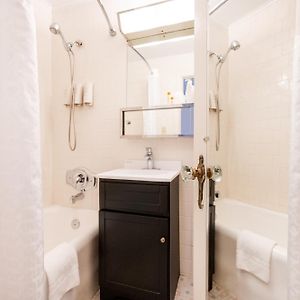 Deluxe Queen Studio No Air-Conditioning
